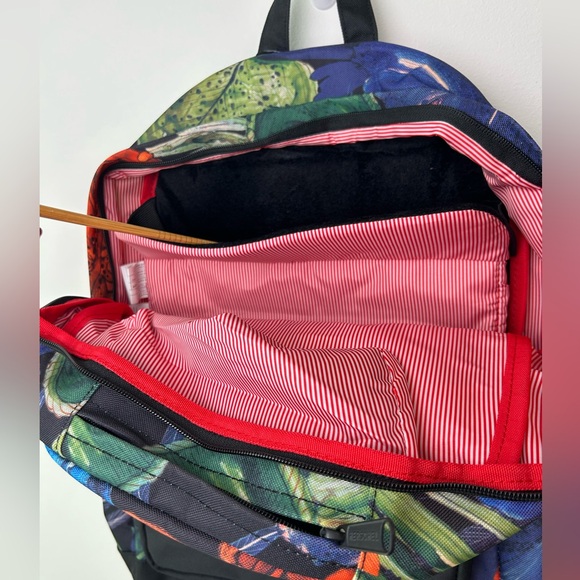 Herschel Backpack NWT Black Floral Print Laptop Book Bag Travel School MSRP $95 - Picture 5 of 7